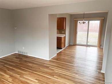 25843 Salem St unit 48, Roseville, MI 48066 - photo 6