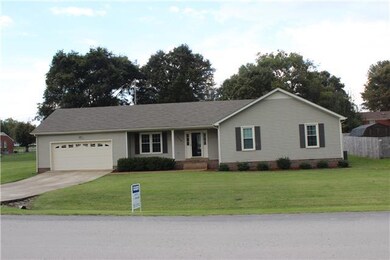 2010 Windsor Dr, Columbia, TN 38401 - photo 3