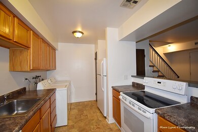 1342 S Glen Cir unit C, Aurora, IL 60506 - photo 3