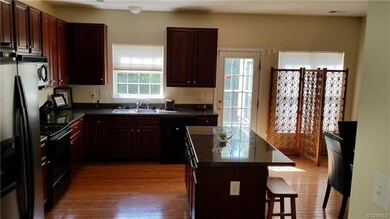 Large Eat-in Kitchen