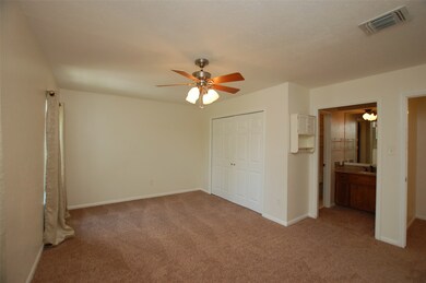 21 E Castle Harbour Dr, Friendswood, TX 77546 - photo 7