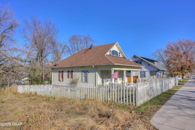 611 E Hill St, Joplin, MO 64801 - photo 2