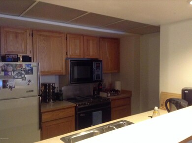Breakfast Bar and Kitchen Area