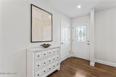 847 Regency Ct, Toms River, NJ 08753 - photo 4