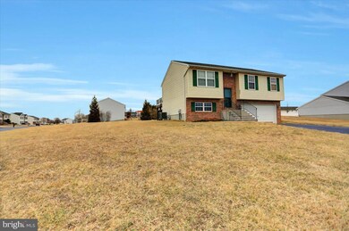 847 Bristol Dr, Greencastle, PA 17225 - photo 3