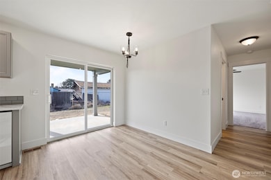 Slider to the back covered patio