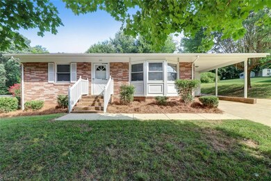 543 E Morehead St, Reidsville, NC 27320 - photo 2