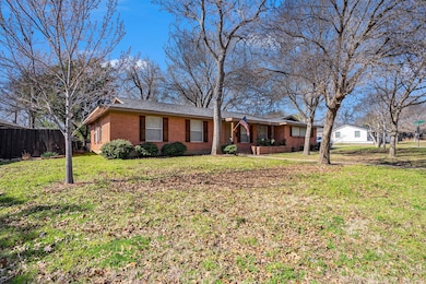 709 Hurstview Dr, Hurst, TX 76053 - photo 2