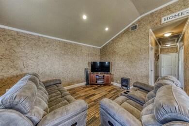 120 Teresa Ct, Granbury, TX 76049 - photo 4