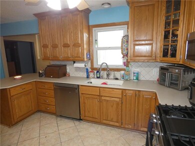 415 E 6th St N, Newton, IA 50208 - photo 7