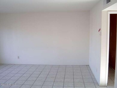 023-141220 - Living Room II
