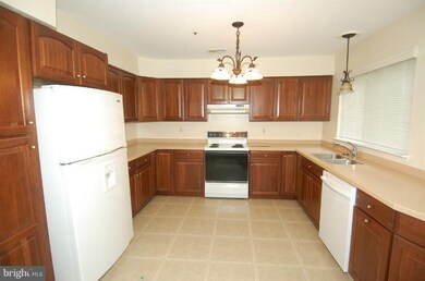 9302 Frensham Ct, Laurel, MD 20708 - photo 4