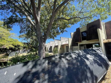 8921 Palm Tree Ln unit 8921, Pembroke Pines, FL 33024 - photo 2