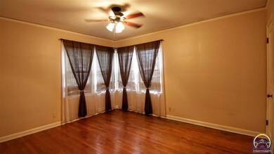 2316 SW 9th St, Topeka, KS 66606 - photo 7