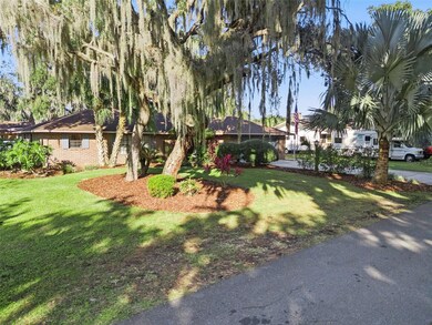 5545 Oak Ln, Fruitland Park, FL 34731 - photo 4