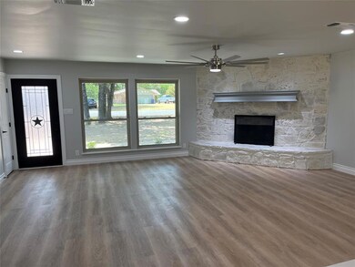 2601 W Highland Dr, Granbury, TX 76049 - photo 5