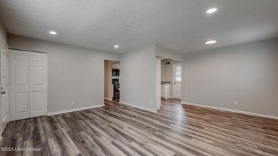 5614 Idlewood Ln, Louisville, KY 40291 - photo 3