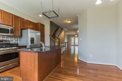 3036 Chinkapin Oak Ln unit 136, Woodbridge, VA 22191 - photo 2