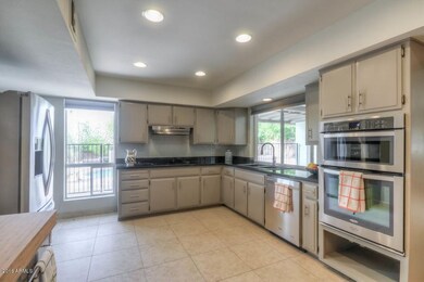 Kitchen (3)-SMALL