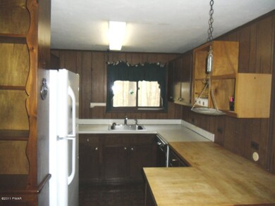 802 Willow Ct S, Hawley, PA 18428 - photo 3