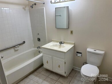 6121 Heathstone Ln unit B, Charlotte, NC 28210 - photo 3
