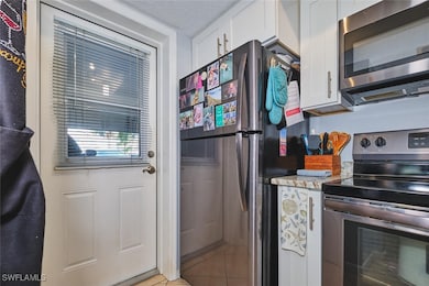 5832 Vancouver Cir unit 2, Fort Myers, FL 33907 - photo 4