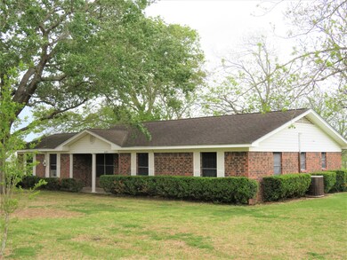 2103 Holly St, East Bernard, TX 77435 - photo 3