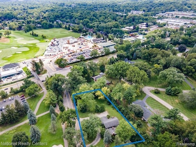 Stone's throw/walk to Oakland Hills Country Club