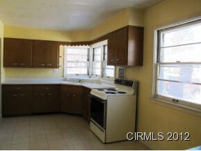 208 E Sycamore St, Converse, IN 46919 - photo 4