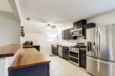 2339 Greenglade Ln, Spring, TX 77386 - photo 2