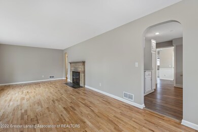 2614 Fairfax Rd, Lansing, MI 48910 - photo 6