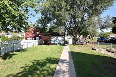 918 Cedar St, West Bend, WI 53095 - photo 6