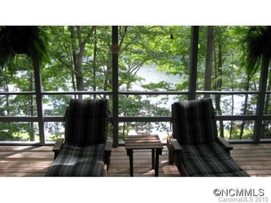 Screened Deck View to Lake