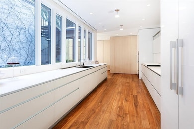 21 Chestnut St, Boston, MA 02108 - photo 5