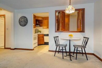 14 Hallmark Gardens unit 4, Burlington, MA 01803 - photo 4