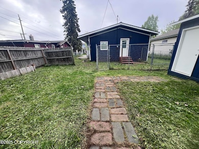 509 Irwin backyard