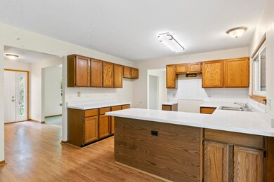 811 Glacier Pkwy, Algonquin, IL 60102 - photo 5