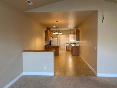 535 Blue Moon Dr, Central Point, OR 97502 - photo 4