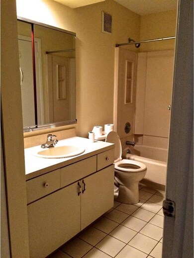 204A Cypress Point Cir unit 204A, Mount Laurel, NJ 08054 - photo 4