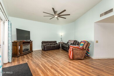 10888 W Emerald Dr, Sun City, AZ 85351 - photo 6