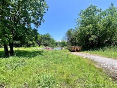 112 W Merrick St, Henryetta, OK 74437 - photo 3