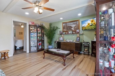 LIVING ROOM AREA