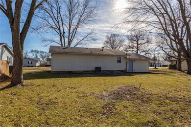 1002 Flame Ave, Effingham, IL 62401 - photo 5