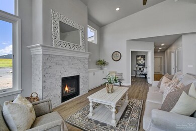 674 NW Rimrock Dr, Redmond, OR 97756 - photo 5