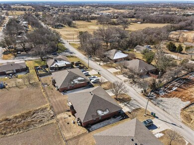 111 N Workman Rd, Decatur, TX 76234 - photo 2