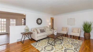 1723 E 31st Ct, Des Moines, IA 50317 - photo 6