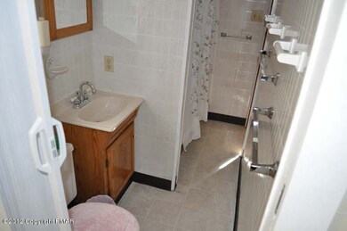 225 Center Ave, Jim Thorpe, PA 18229 - photo 7