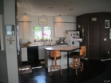 14 W Main St, Pen Argyl, PA 18072 - photo 5