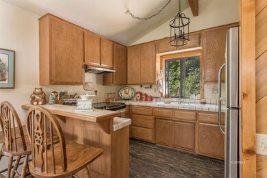 Kitchen and breakfast bar