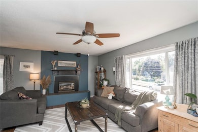 350 E Creston Ave, Des Moines, IA 50315 - photo 5